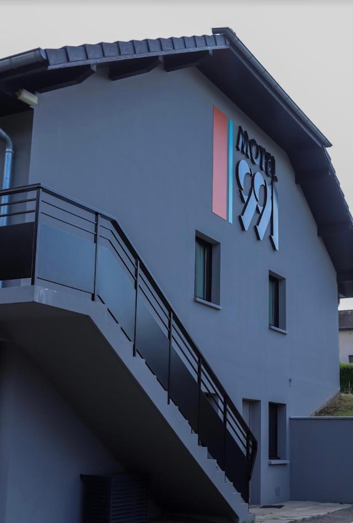 Motel 991 Ле Вивьер-дю-Лак Экстерьер фото