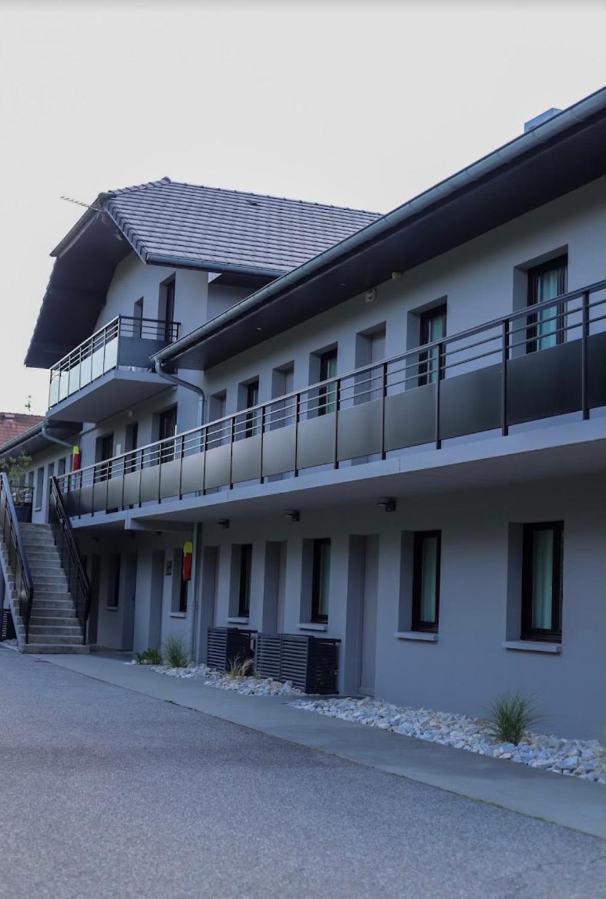 Motel 991 Ле Вивьер-дю-Лак Экстерьер фото